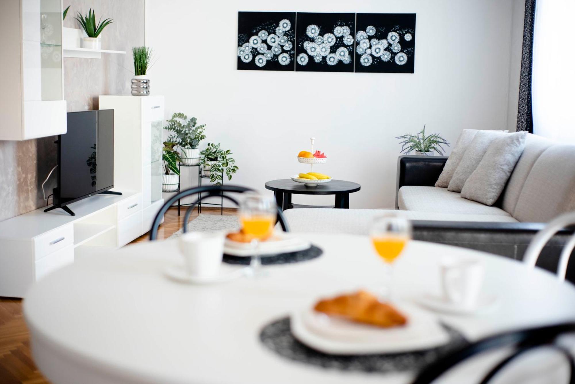 Apartman Karla Sinj Exterior photo